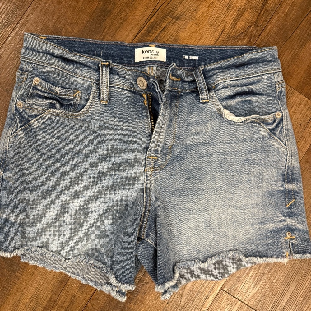 Kensie Women's Light Blue Jean Shorts, size 6. Great condition.